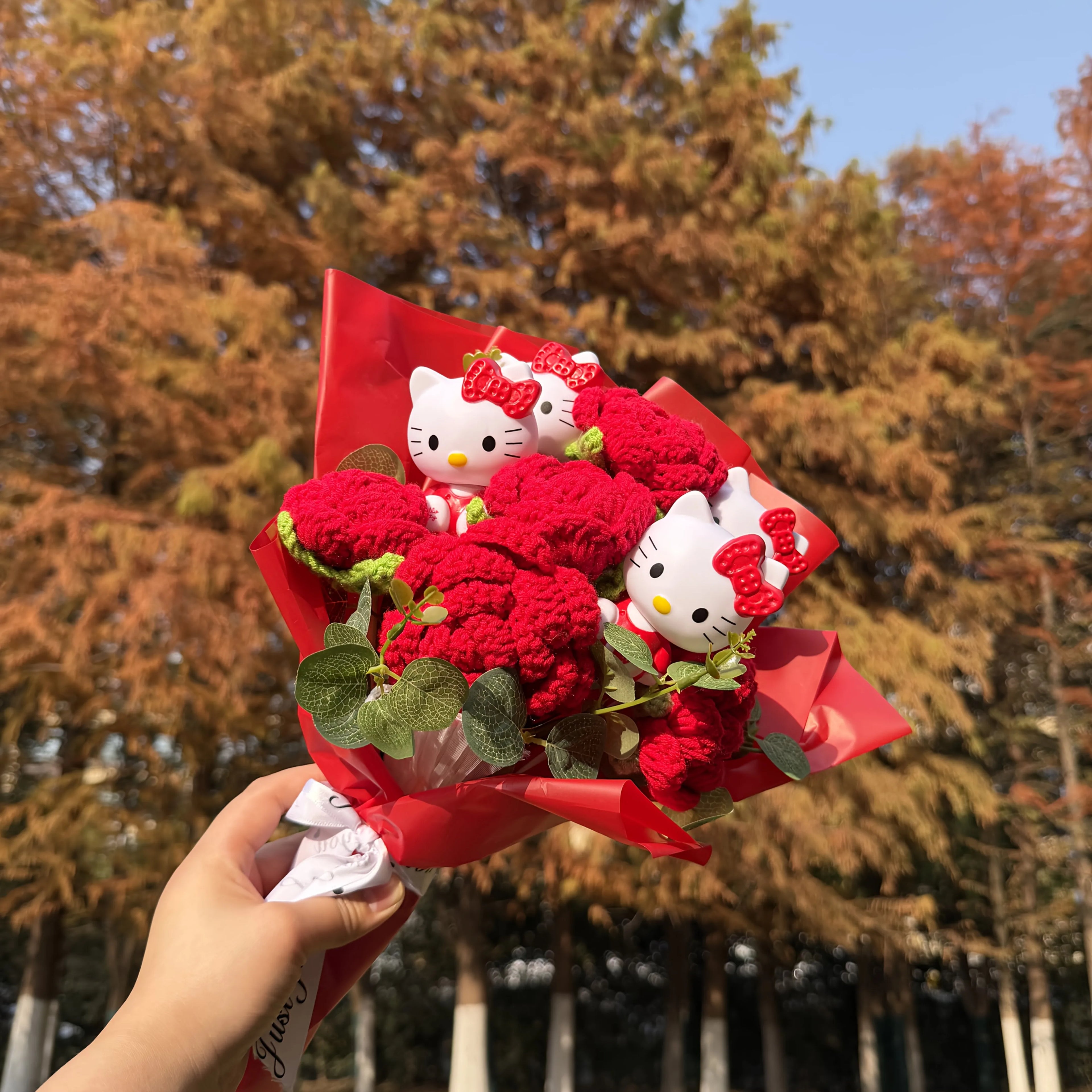 Sanrio artificial rose bouquets and Hello Kitty preserved rose bouquets are perfect for home and wedding decorations